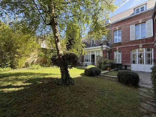 Maison 20 pièces 420 m²
