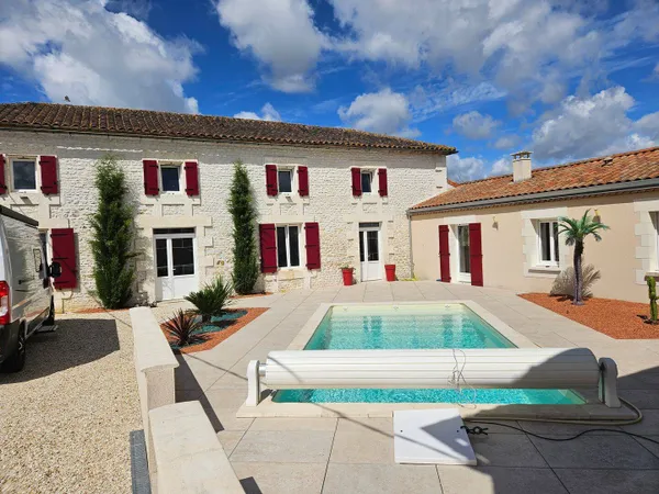 Maison 1 pièce 250 m²