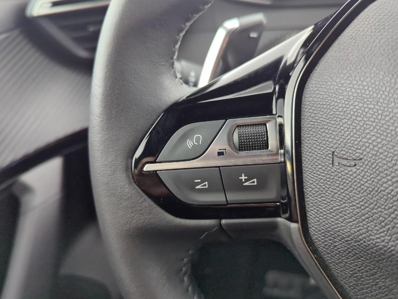 Peugeot 2008 hybrid 145 ch e-dcs6 allure — photo 20