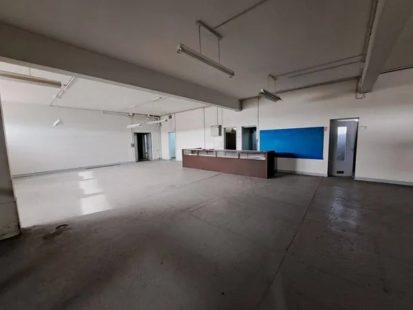 Entrepôt 200 m²