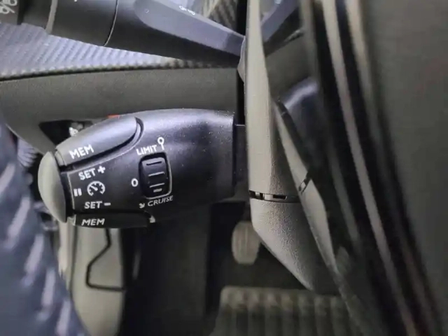 Peugeot 208 puretech 100 s&amp;s bvm6 — photo 23