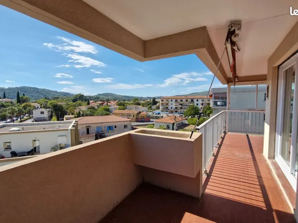 5 pièces - Dernier étage - Terrasse - Garage double - Vue dégagée