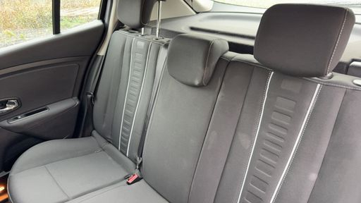 Renault Megane 1.5 dCi 110 EDC6 - Dynamique – 2012 – 96665 km – Diesel – Boîte Automatique — photo 17