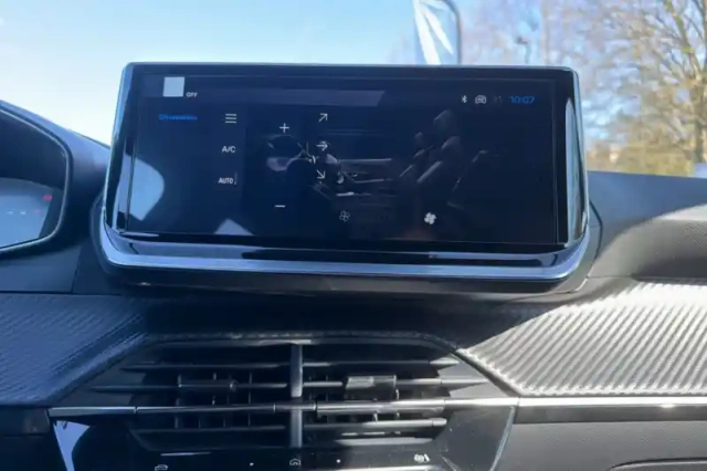 Peugeot 2008 hybrid 145 e-dcs6 — photo 24