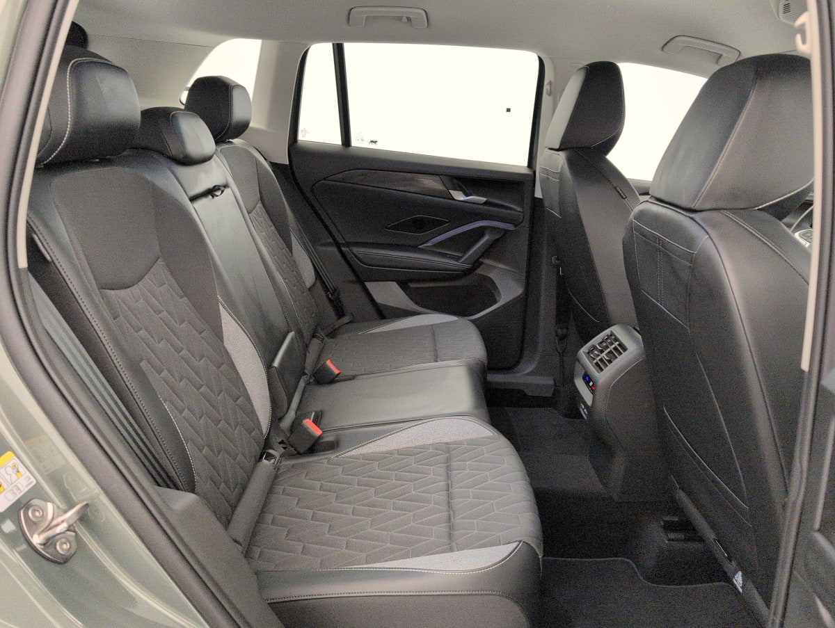 Volkswagen Tiguan — photo 10