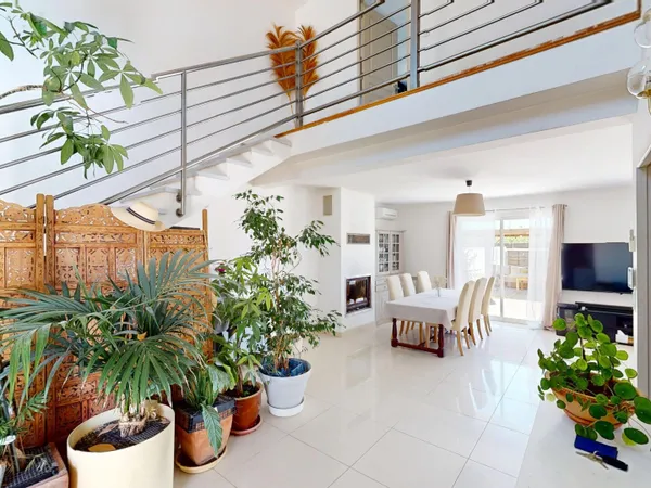NARBONNE: MAISON FAMILIALE AVEC PISCINE, GARAGE ET SUITE PARENTALE EN RDC