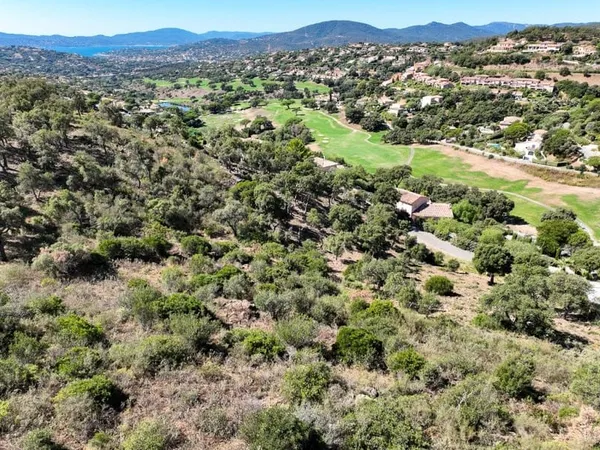 Terrain 3110 m²