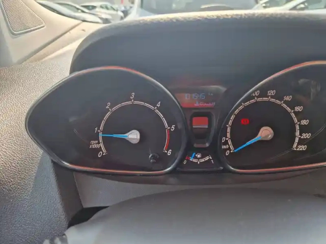 Ford Tourneo courier 1.5 tdci 100 bv6 s&amp;s — photo 13