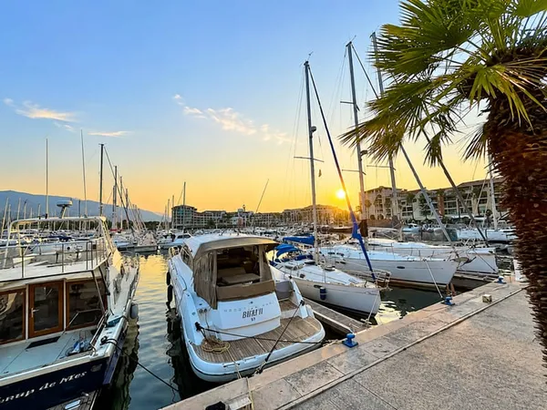 EXCLUSIVITÉ - Appartement avec terrasse sur le port de Carnon-Plage