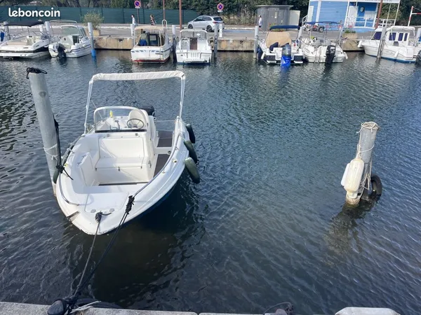 Loue place de port; Anneau à bateau Mandelieu la Napoule