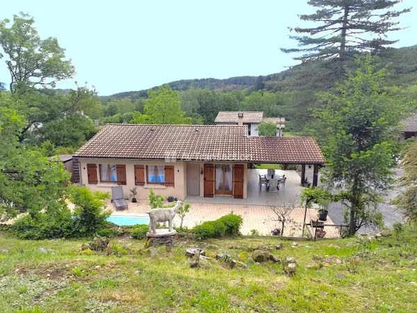 Maison avec piscine plus terrain constructible independant
