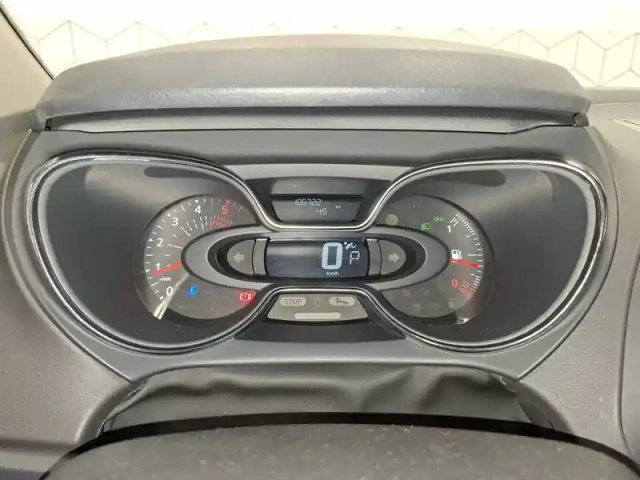 Renault Captur dci 90 energy edc — photo 16