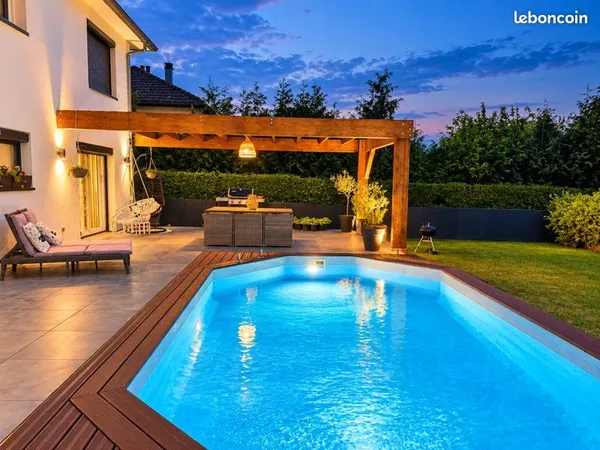 Maison familiale de 170 m² entièrement rénovée - piscine - 5 chambres - terrain de 1 078 m²