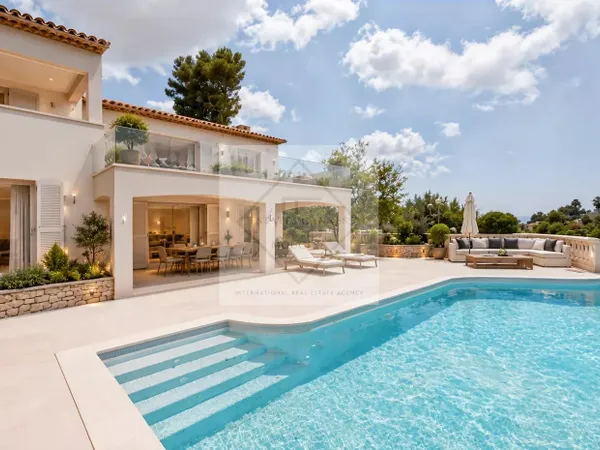À VENDRE – VILLA DE CHARME VUE MER À ANTIBES, CALME ABSOLU