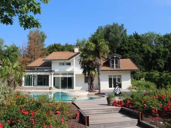 Maison 300 m²