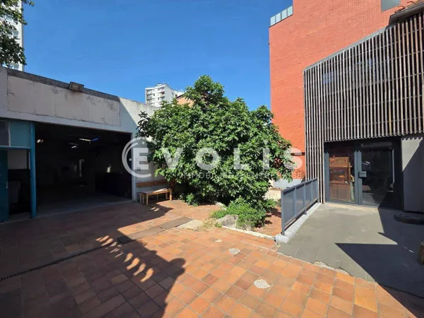 Local d'activité 9 pièces 555 m²