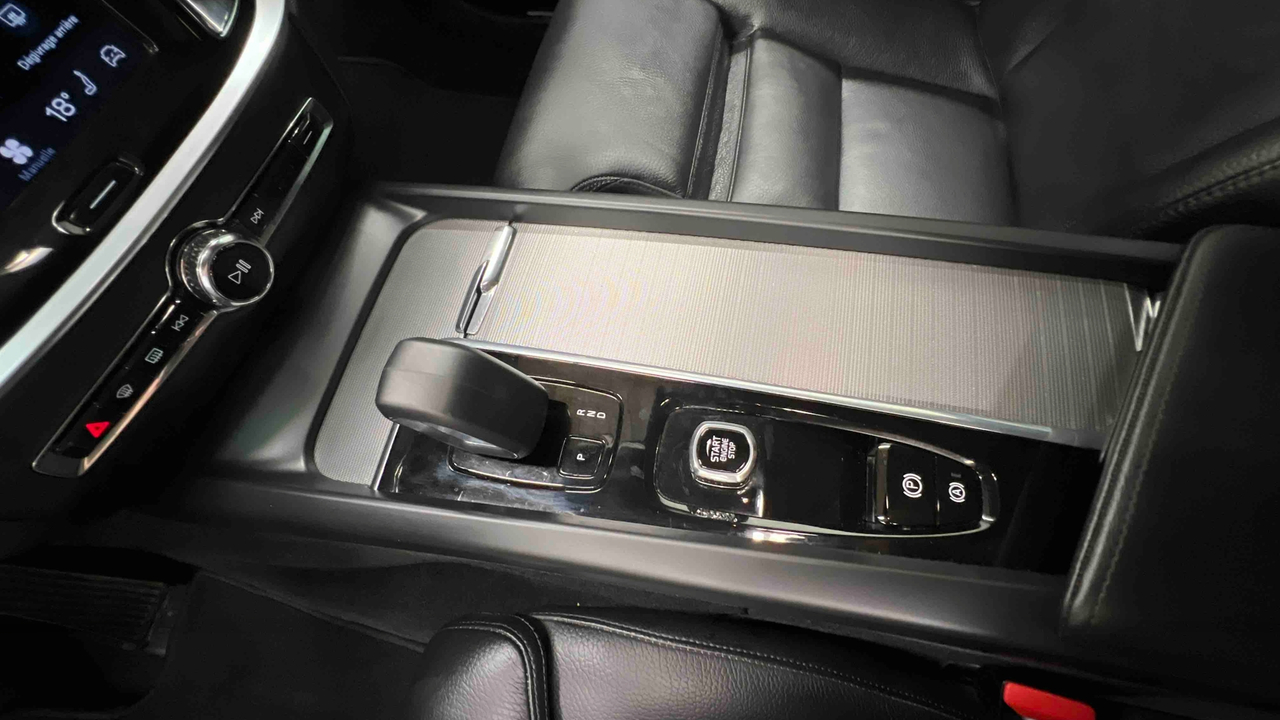Volvo V60 B4 AWD 197 ch Geartronic 8 — photo 22