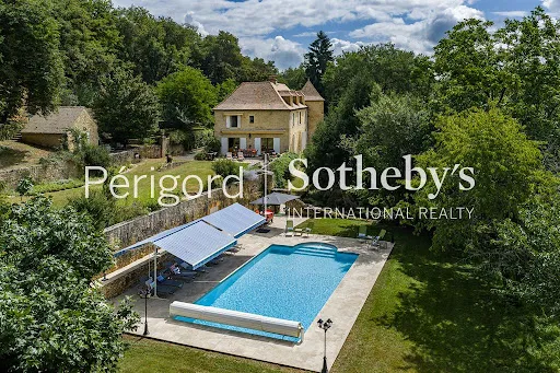 Maison 12 pièces 365 m²