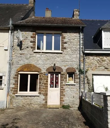 Maison en pierre 80 m² - 2 chambres - terrasse et garage