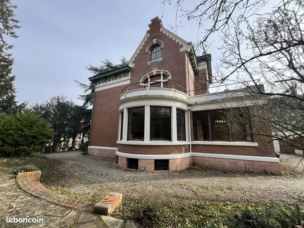 Maison 10 pièces 330 m²