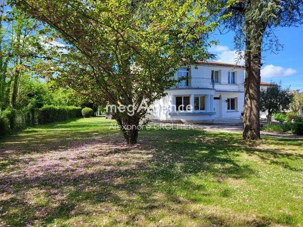 Maison et villa de prestige Vente Le Douhet 8p 275m² 353000€