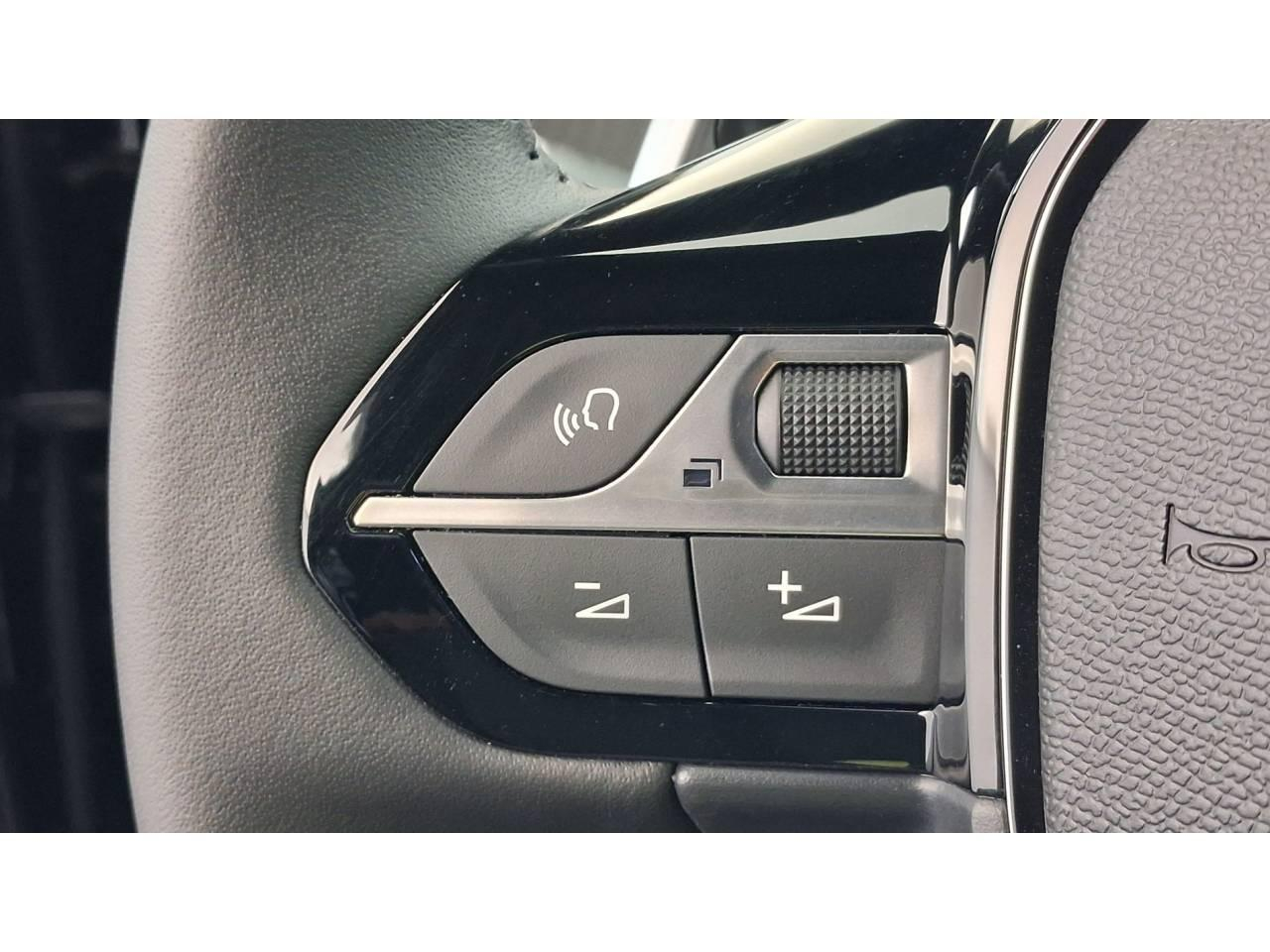 Peugeot 2008 hybrid 145 e-dcs6 allure — photo 29