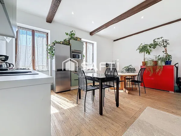 88 m² rénovés, 3 chambres au coeur de Saint Donat