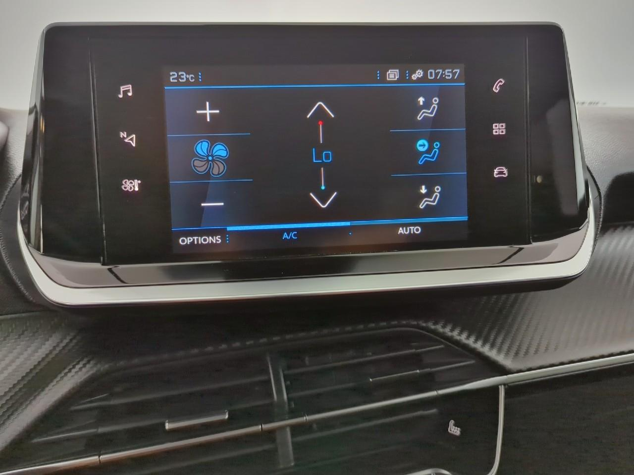 Peugeot 2008 puretech 130 s&s eat8 allure — photo 17