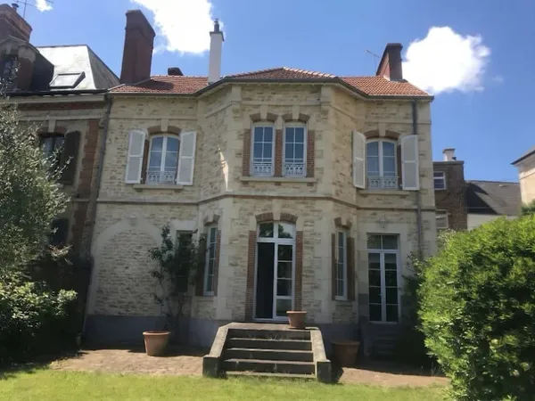 Maison 8 pièces 255 m²