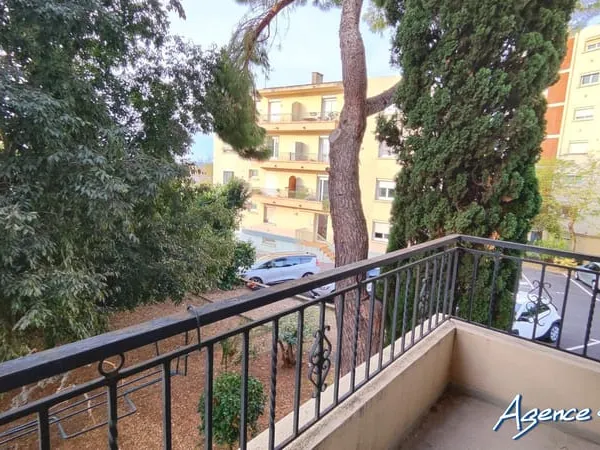 Appartement T3 avec garage proche arènes