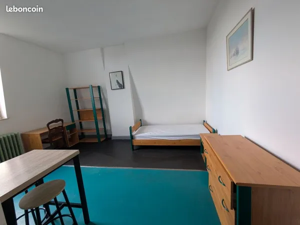 Loue chambre meublée