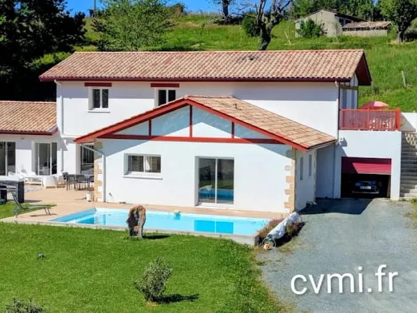 Maison 8 pièces 211 m²