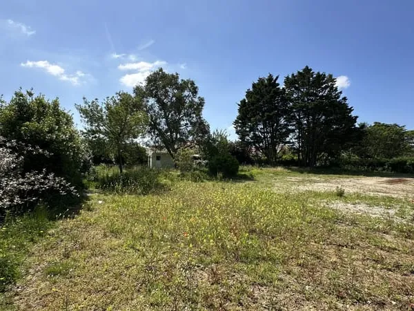 TERRAIN CONSTRUCTIBLE 647 m2 VAUX SUR MER PROCHE PLAGES ET C