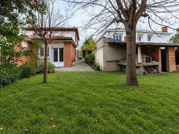 Maison 6 pièces 237 m²