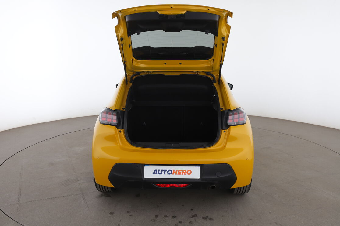 Peugeot 208 1.2 PureTech Style EAT8 — photo 15