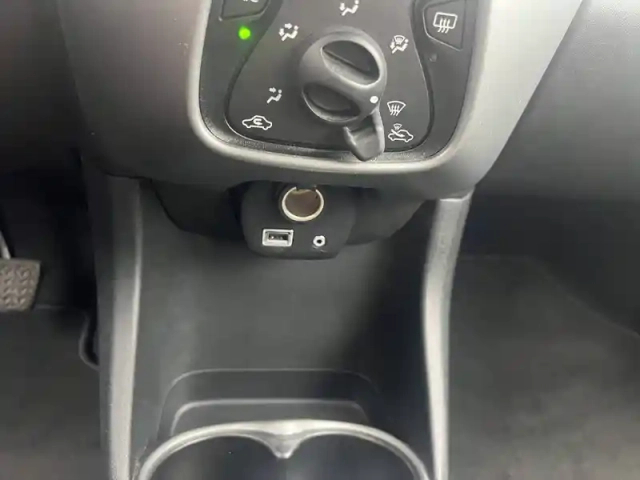 Toyota Aygo 1.0 vvt-i — photo 24