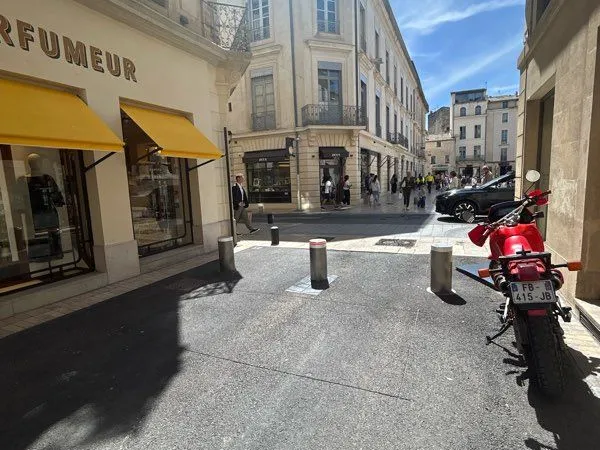 Nîmes Maison Carrée - Maison de ville rénovée 130 m² - Garage + 2 stationnements - Particulier