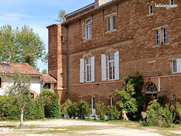 T2 meublé dans château