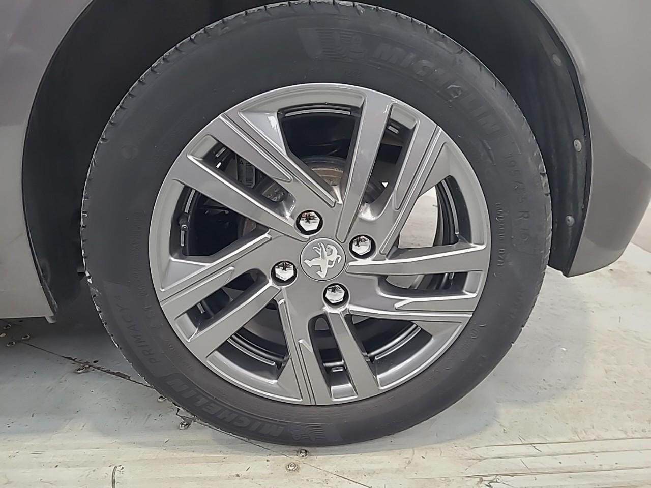 Peugeot 208 puretech 100 s&s bvm6 style — photo 16