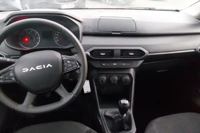 Dacia Sandero sce 65 — photo 9
