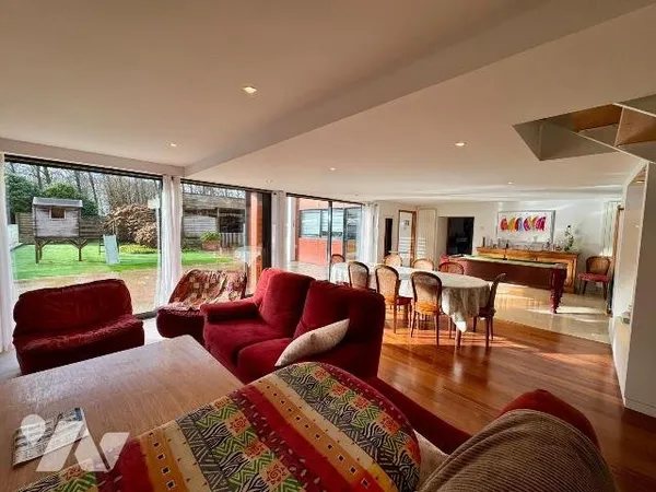 Maison 9 pièces 210 m²