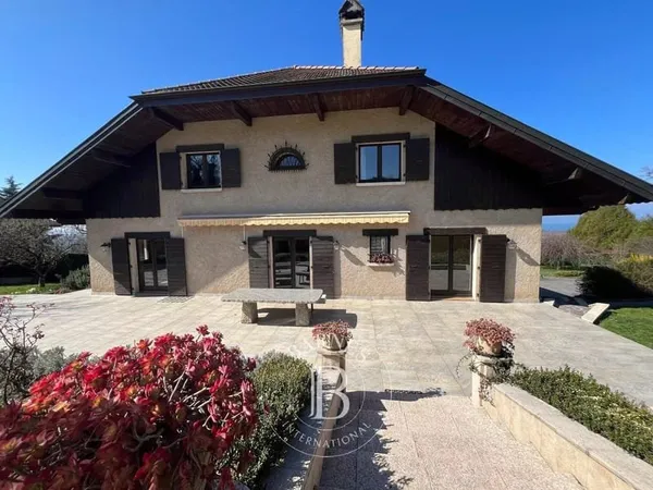 Marin - Propriété de 300 m² - Terrain de 4 390 m² - 7 chambres