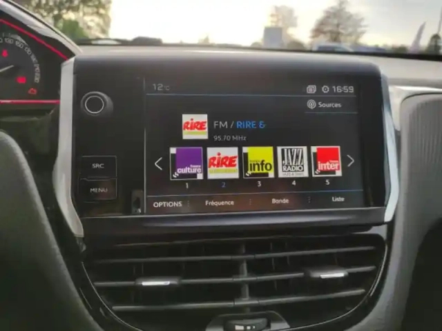 Peugeot 2008 1.2 puretech 110ch gt line s&amp;s — photo 14