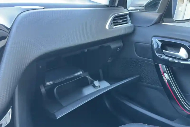 Peugeot 2008 puretech 130ch s&amp;s bvm6 — photo 23