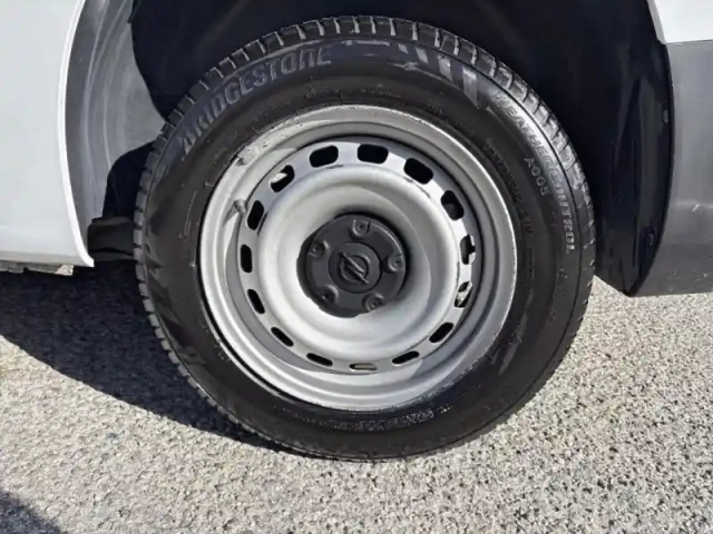 Opel Combo cargo m 650kg bluehdi 100ch s&amp;s pack premium connect — photo 13