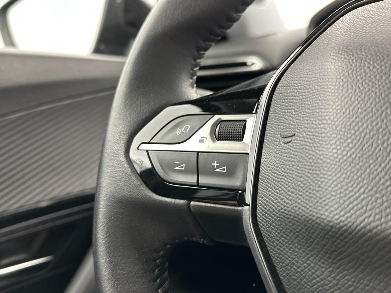 Peugeot 2008 puretech 100 s&s bvm6 allure — photo 17