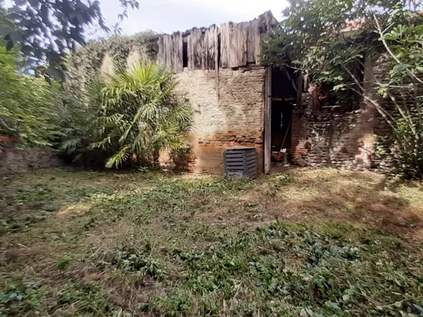 Terrain et grange