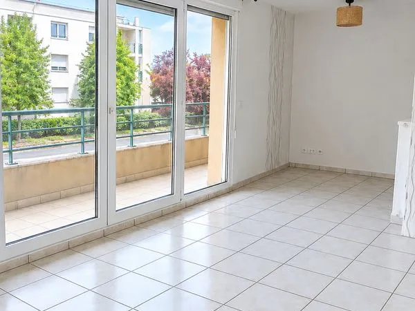 F2 lumineux de 49 m² avec terrasse, garage, parking et cave - Quartier Jean XXIII