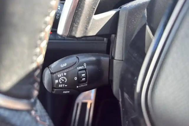 Peugeot 3008 hybrid4 300 e-eat8 — photo 22