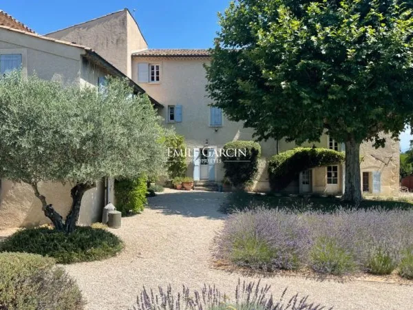 A vendre - Campagne provençale de près de 20 hectares - A Forcalquier